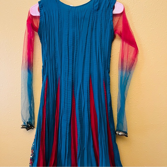 Girls 10/12 Kurti Full Sleeves with Beautiful Embroidery and sequin details - Picture 7 of 8